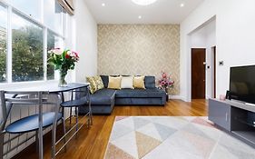 Stylish Holiday/Short Let - 1 Bedroom Apartment.